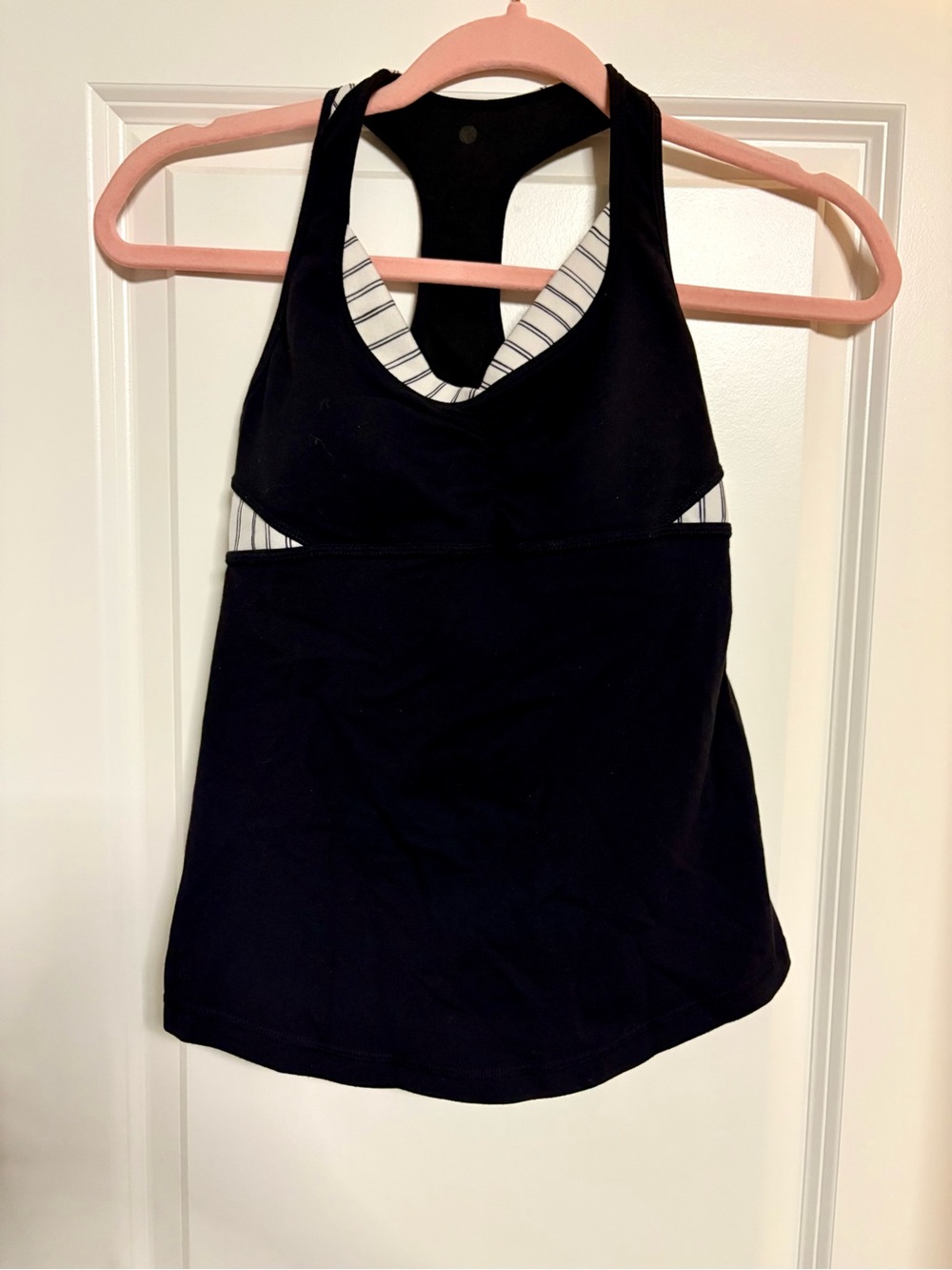 Lululemon deep breath tank black/silver spoon size 4